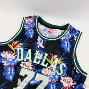 Mitchell & Ness Luka Doncic Dallas Mavericks Floral Jersey XXL Hardwood Classic